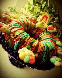 کیک سالگرد عروسیمون تقدیم به نگاه زیباتون عزیزان پاپیونی