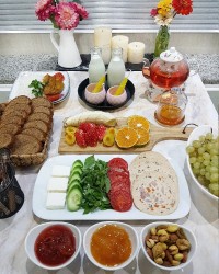 صبحانه یک روز تعطیل در کنار عزیزان??
