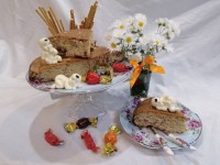 کیک توت فرنگی تازه