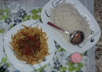 خوراک گوشت قلقلی با سس گوجه و سیب زمینی