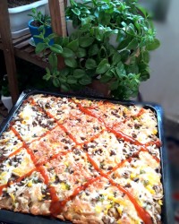 پیتزا خانواده . ناهار.