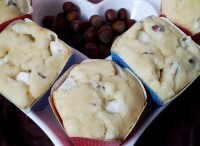 کاپ کیک شکلات سفید و فندق