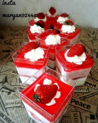 موس توت فرنگی با ژله