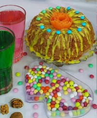 کیک هویج و گردو با کرم زعفرانی