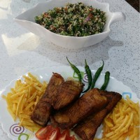 ماهی همراه با سالاد تبوله