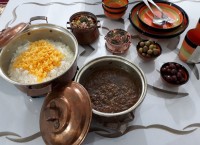 به به فسنجون داریم اونم چه فسنجونی