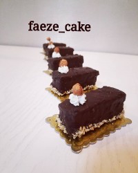 دسر خاص با روکش شکلات و فندوق