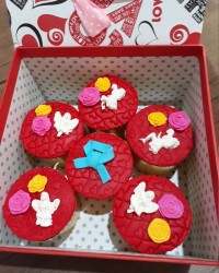 کاپ کیک با تزیین فوندانت