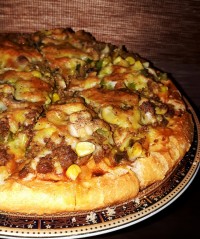 سلام عشقولیا اومدم با ی پیتزای خوشمزههه قارچ وگوشت چرکرده