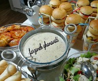 ریز برگر، دلمه کلم. سالادسزار، سوپ قارچ خامه ای