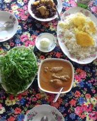 سلام عزیزای دلم فسنجون وشیرین قاتوق غذا ی نهار ما