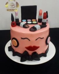 کیک تم لوازم آرایش