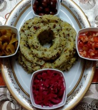 عدس پلو با انواع ترشی