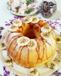 کیک موزی با یه تزئین ساده