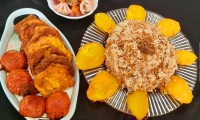 رشته پلو با شنیسل مرغ