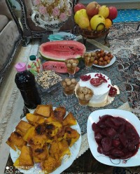 اینم میز یلدایه امسال?????البته با تاخیر? یلداتون مبارک?دوستان،جاتون??سبز همراهان?