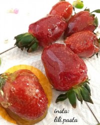 توت فرنگی آبنباتی