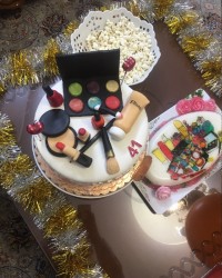 کیک فوندانت لوازم آرایشی