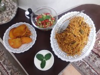 ماکارونی خوشمزه با ته دیگ سیب زمینی.