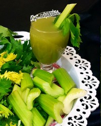 آب کرفس رژیمی