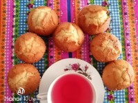 کیک فنجونی خودم پز کنار چای آلبالو