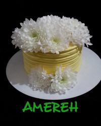 کیک خامه ای با تزیین گل طبیعی