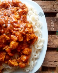 نودل با سس گوشت