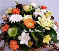 سبد گل با سبزیجات