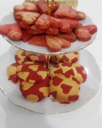 بیسکویت قرمز مخملی ترک دار