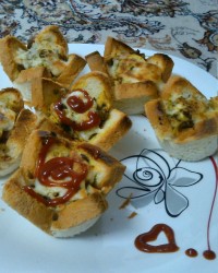 کاپ مرغ و قارچ با نون تست