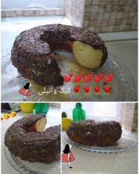 کیک وانیلی با تزئین شکلات