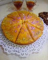 کیک زعفرانی با سس زعفرانی