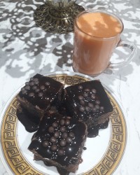 کیک باسس شکلات وشیرهویج یه عصرونه عالی