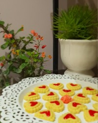 شیرینی بادامی با رویه مربایی