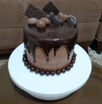 کیک اسفنجی با فیلینگ موز وگردو