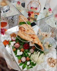 نان و پنیر و سبزی