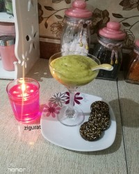 اسموتی سیب و کیوی