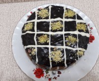 کیک زعفرانی با روکش شکلات