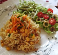 نودل و سبزیجات