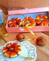 کلوچه آجیلی