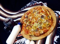 پیتزا مرغ و قارچ (کاری)