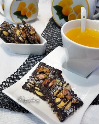 بیسکوییت کاسترد با روکش شکلات وآجیل