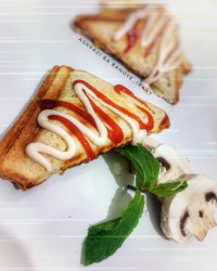 اسنک مرغ و قارچ