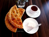 نان روغنی صبحانه