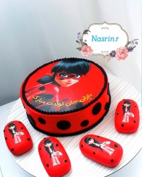 کیک خامه ای تم دختر کفش دوزکی