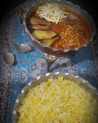 قیمه بادمجون مجلسی با برنج زعفرونی