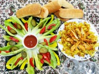 ساندویچ سینه مرغ با کاهو