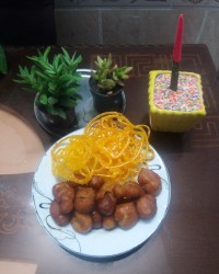 اینم زولبیاهای من اولین بارم بود قالبم نداشتم دیگه ببخشید