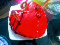 کیک تولد با فیلینگ موز و گردو