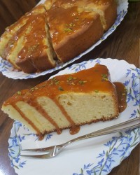 کیک شیر داغ با سس کارامل